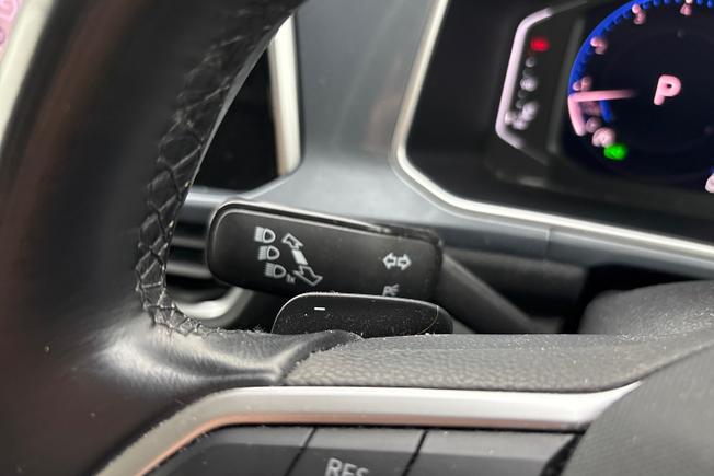 VOLKSWAGEN T-Roc Photo 32