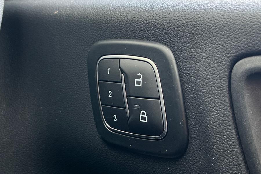Ford Kuga Photo autoimg-3d55d32a799a726c6739b4dd6838f81015970529.jpg