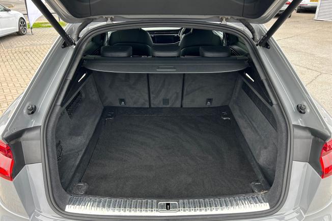 AUDI Rsq8 Photo 12
