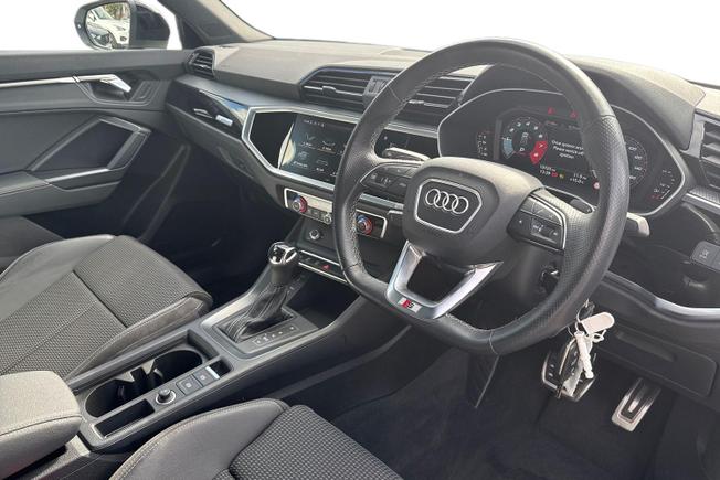 AUDI Q3 Photo 6