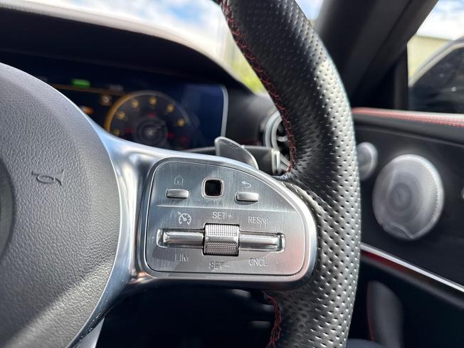 MERCEDES-BENZ E Class Photo 17