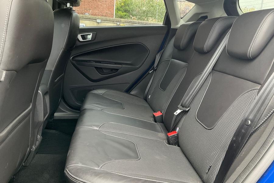 Ford FIESTA Photo autoimg-3d79d1a9ac53d174a5d7c19d22d01915b6320e69.jpg