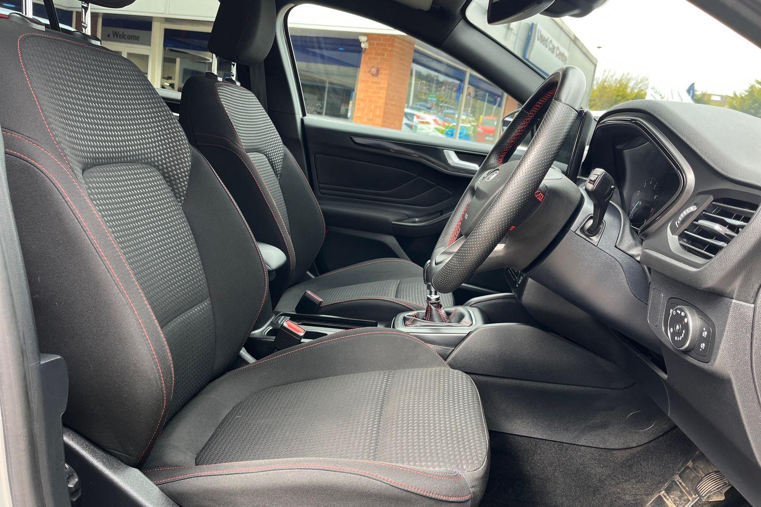 Ford Focus Photo 16