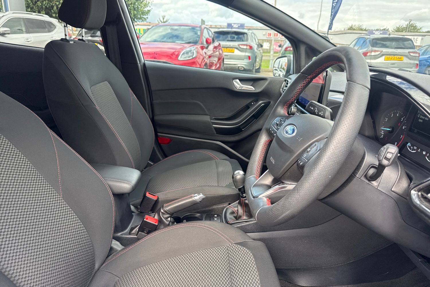 Ford FIESTA Photo 16