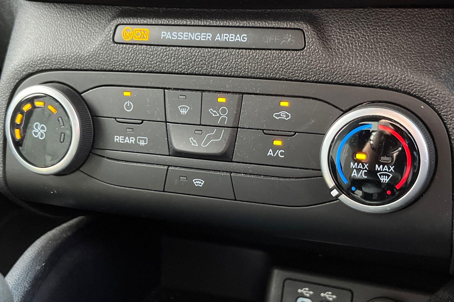 Ford FOCUS Photo 32