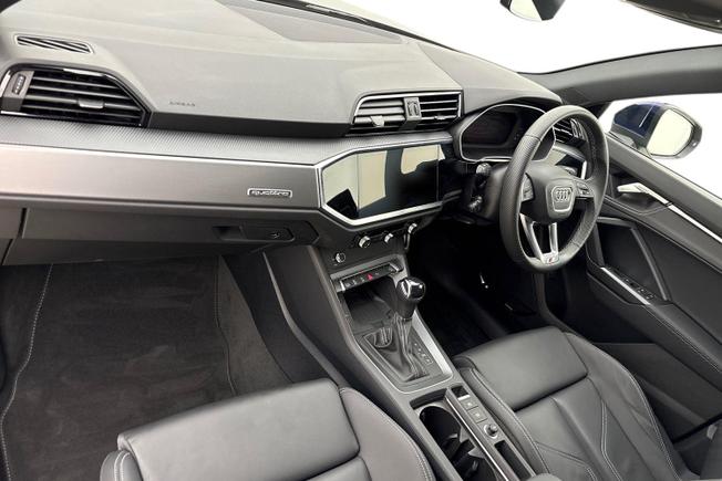 AUDI Q3 Photo 2