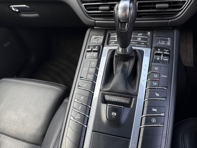 PORSCHE Macan Photo 36