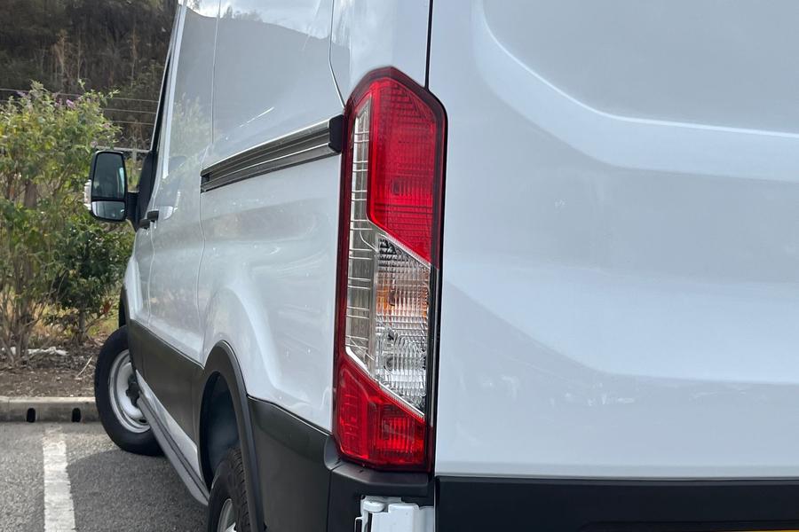 Ford TRANSIT Photo autoimg-3d8e026cc8b0d2942f6ba3362010733a36976944.jpg