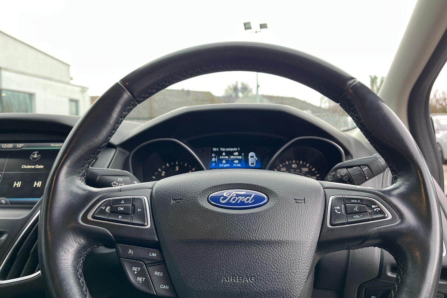 Ford FOCUS Photo 11