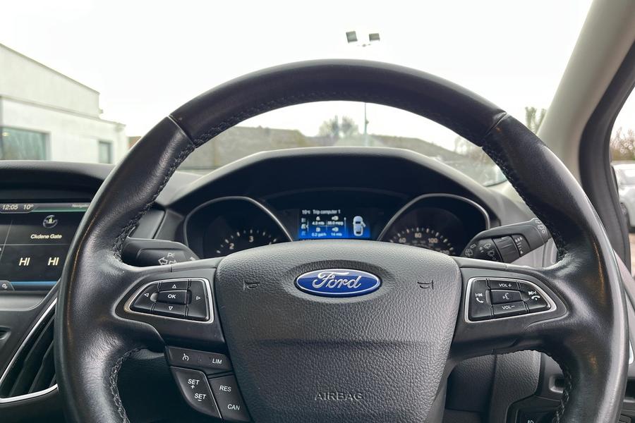 Ford FOCUS Photo autoimg-3d8e0282736d6916e2c8ca6a353e53d099a582a8.jpg