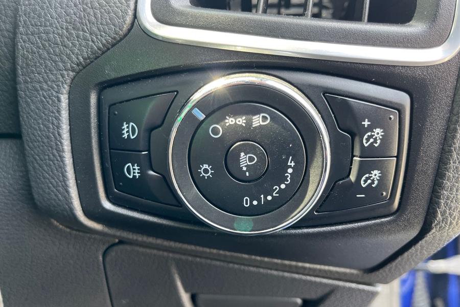 Ford FOCUS Photo autoimg-3d8e77e09b5c890a752c3daced93b95730a696df.jpg