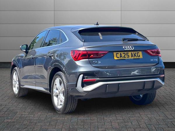 Audi Q3 Photo autoimg-3d8f2d9cc1f63aa3e832e6566e3527f99b72e517.jpg