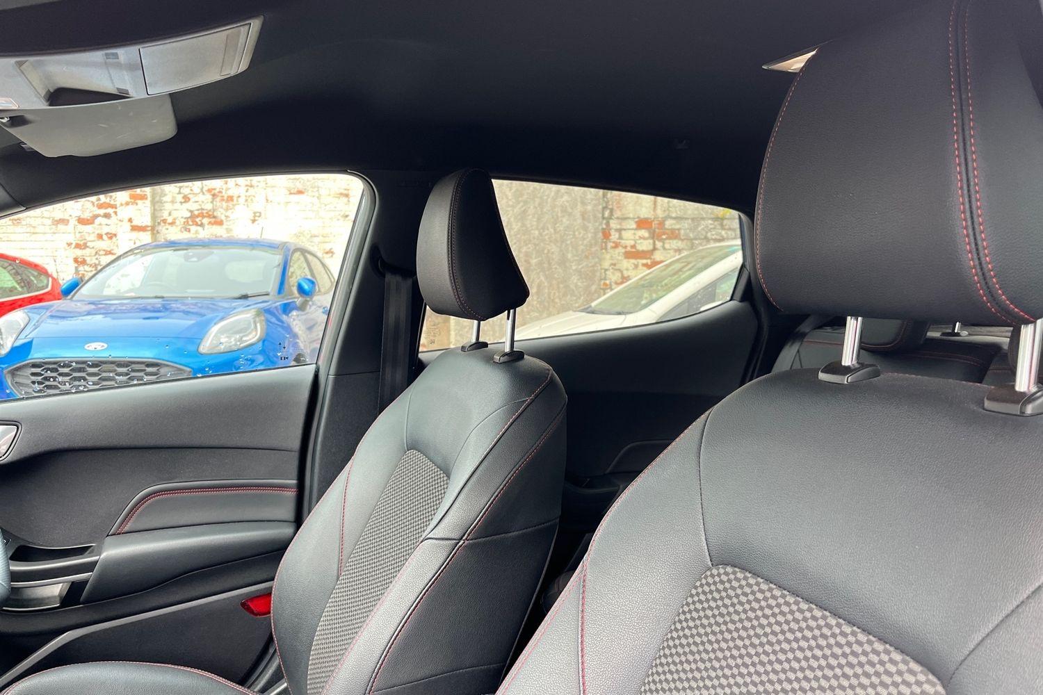 Ford FIESTA Photo 18
