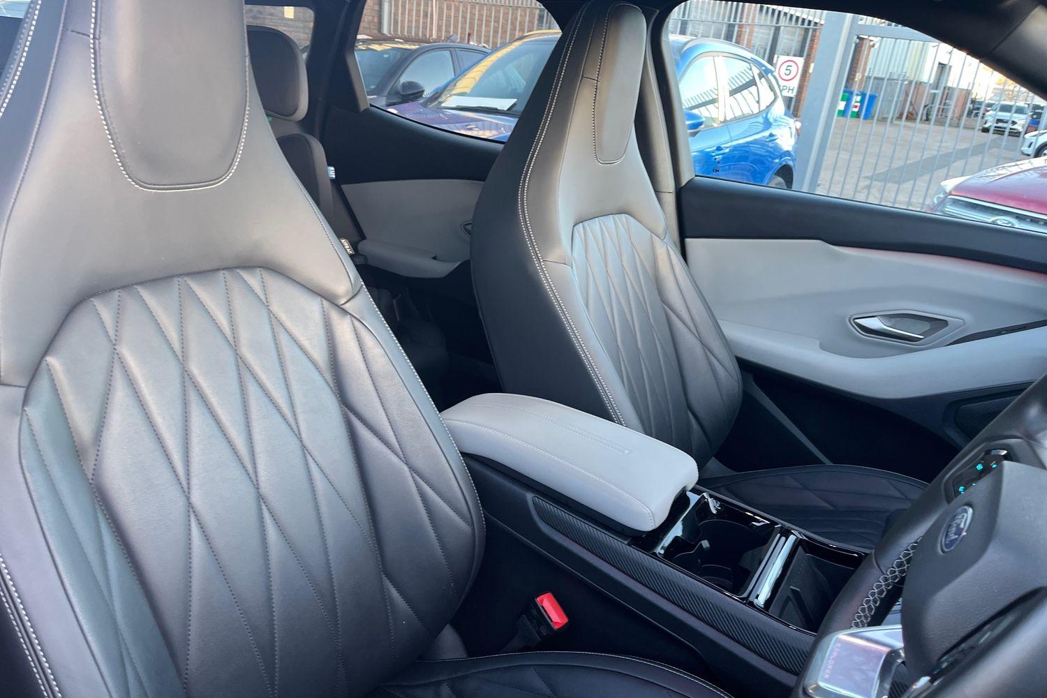 Ford Explorer Photo 16