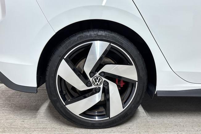 VOLKSWAGEN Golf Photo 5