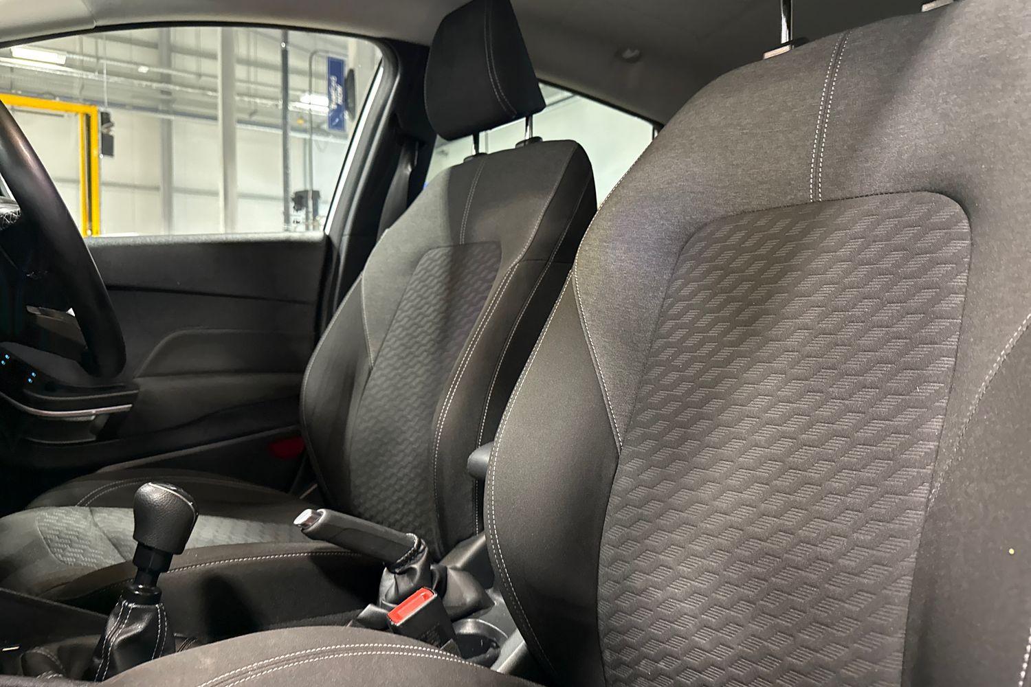 Ford FIESTA Photo 18