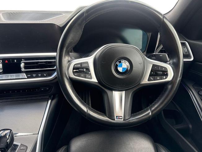 BMW 3 Series Photo 11