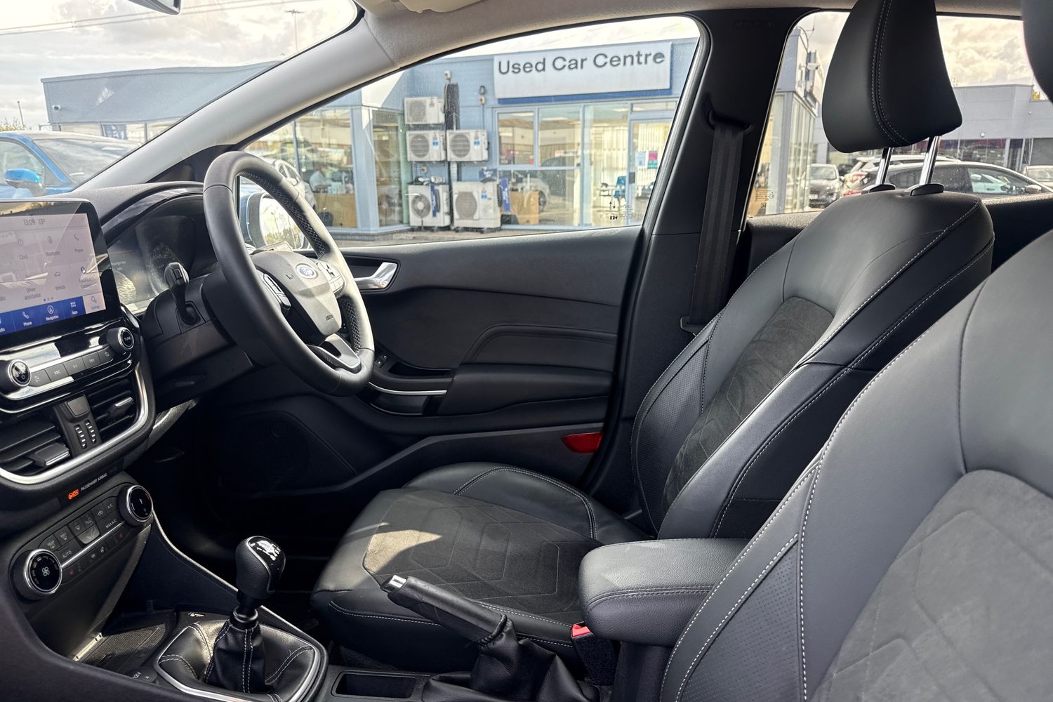 Ford FIESTA Photo 18