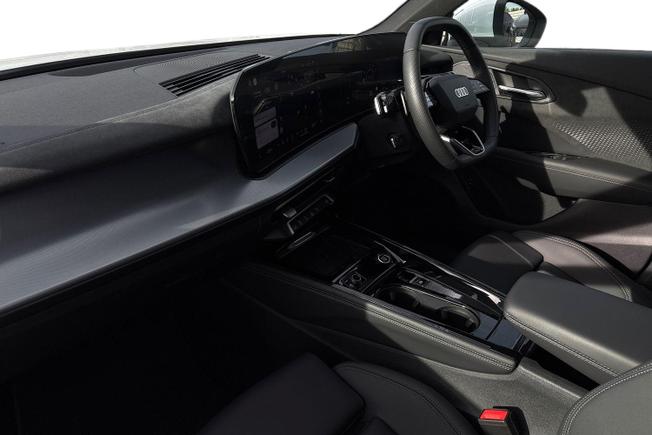 AUDI Q3 Photo 2