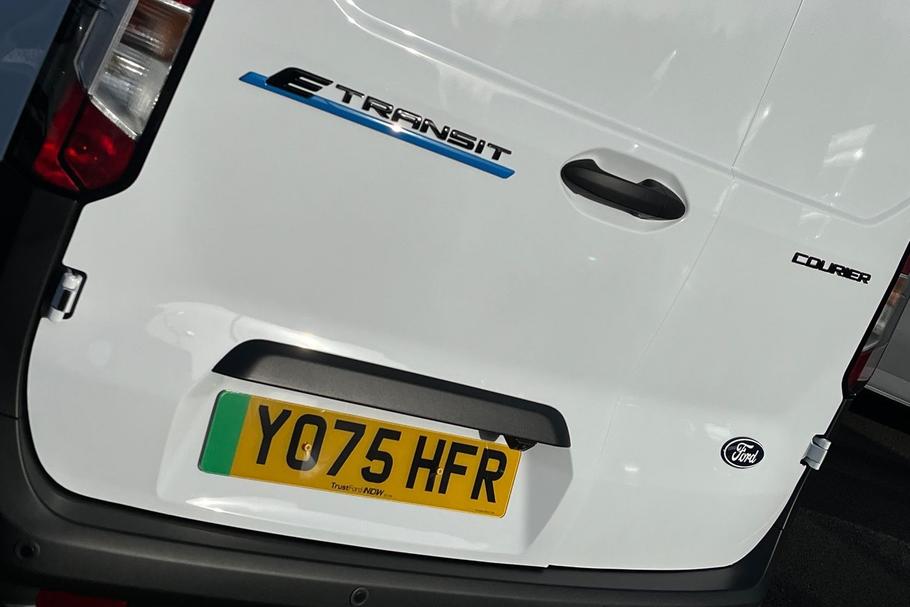 Used FORD E-TRANSIT COURIER YO75HFR 39