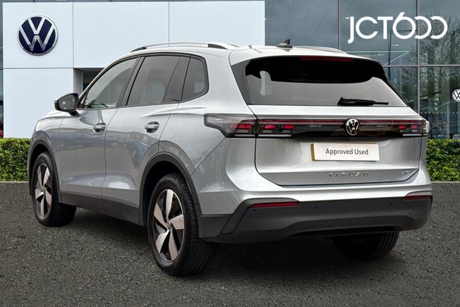 VOLKSWAGEN Tiguan Photo 3