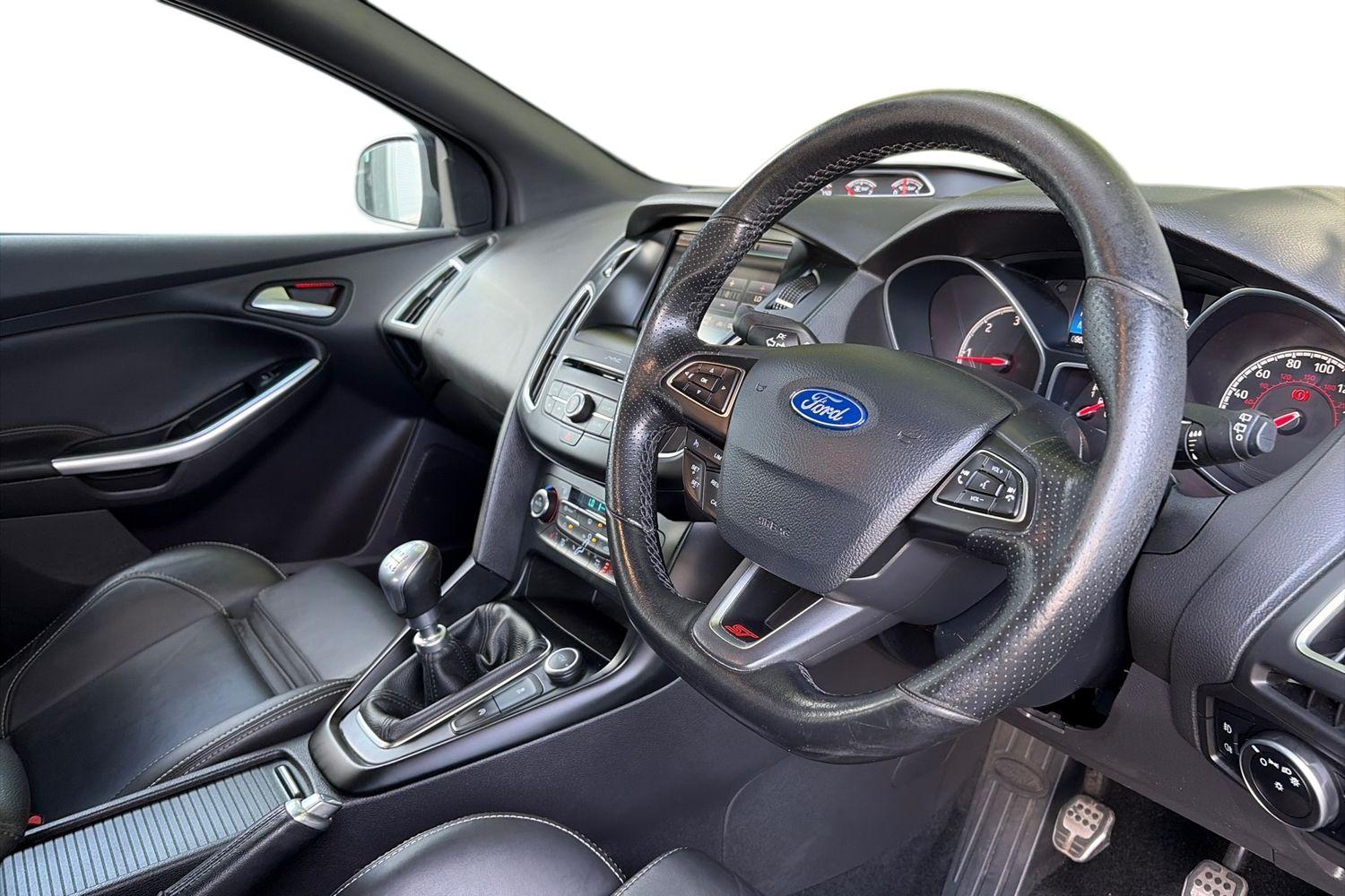 Ford Focus Photo 8