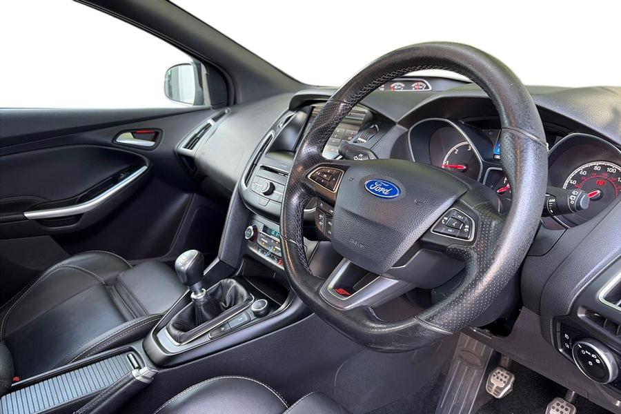 Ford Focus Photo autoimg-3dacf562e81e6d016dbe116f28341eada2b67eb8.jpg