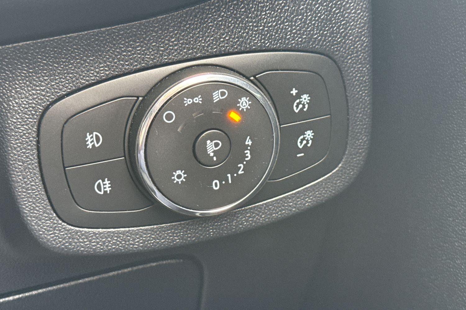Ford FIESTA Photo 24