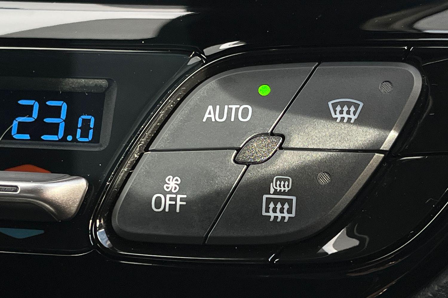 Toyota C-HR Photo 33