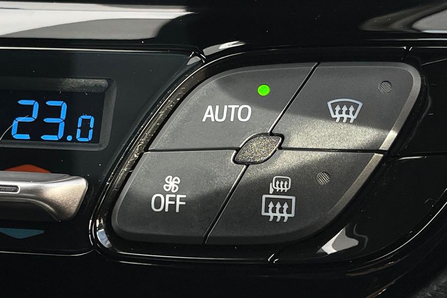 Toyota C-HR Photo autoimg-3dbd870eb5de19f3c25e2c00e1d24f74843361ab.jpg