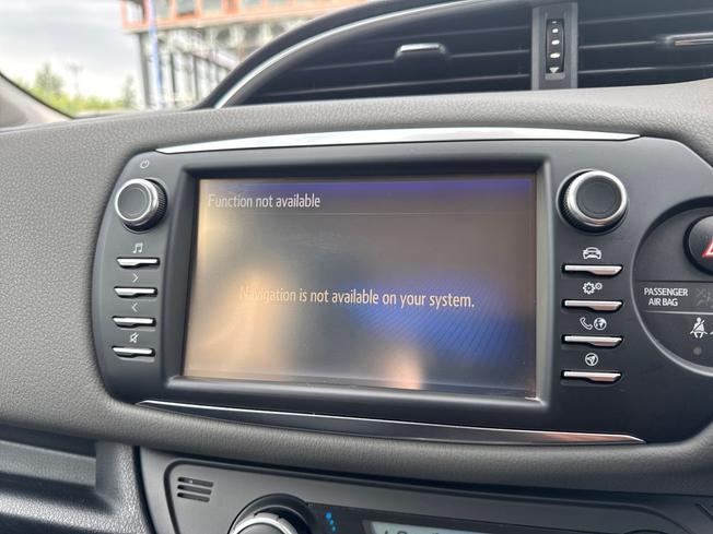 TOYOTA Yaris Photo 14