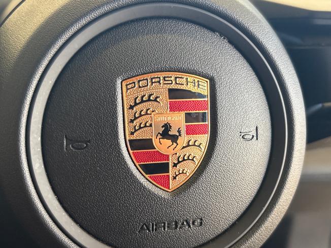 PORSCHE Taycan Photo 37