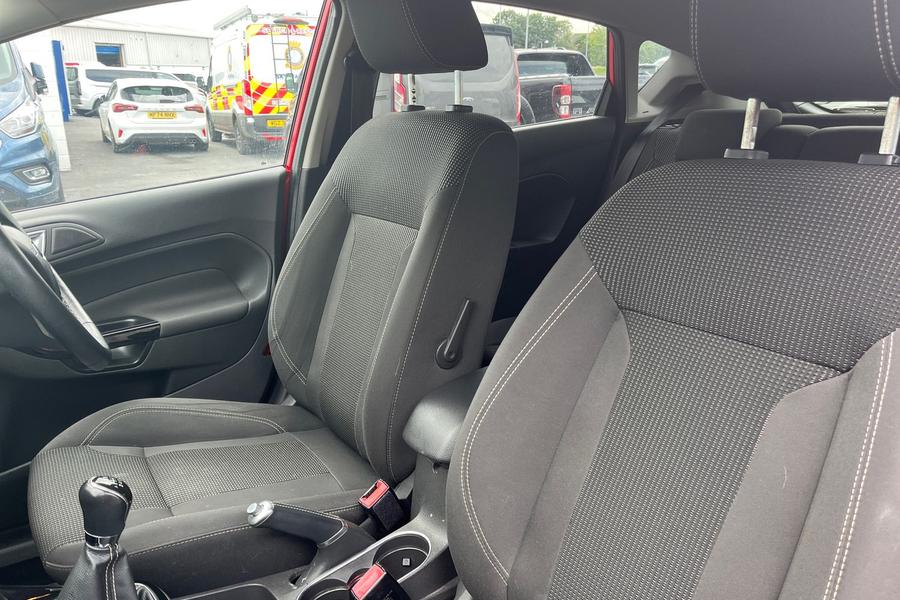 Ford FIESTA Photo autoimg-3dd9c2142a5cfa73f04f93bf4e8d443c75b74015.jpg