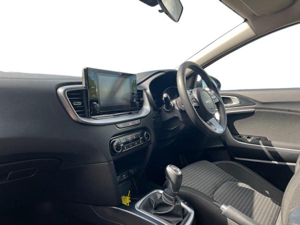 Kia Ceed Photo autoimg-3ddcf09a4c007d0ee9eca4ba6f9d096794631303.jpg