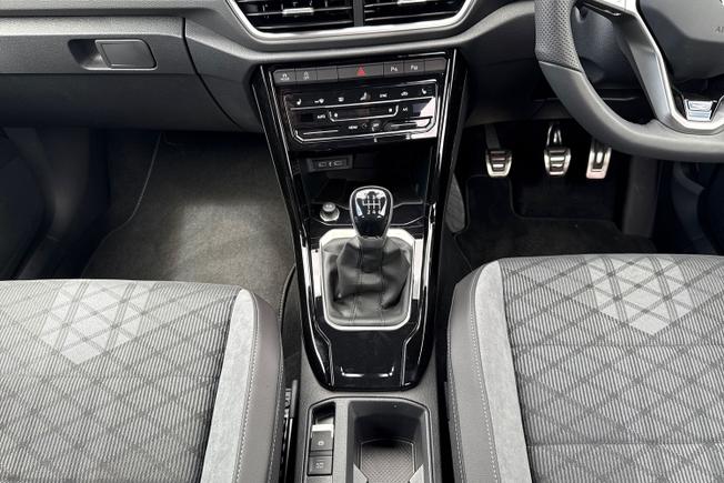 VOLKSWAGEN T-Roc Photo 39