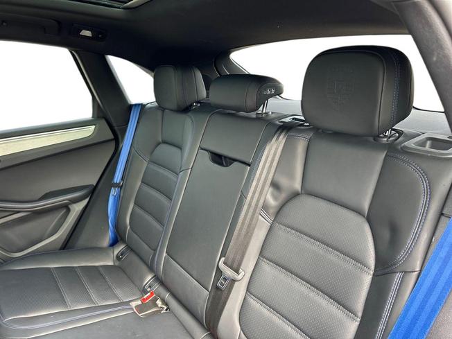 PORSCHE Macan Photo 9
