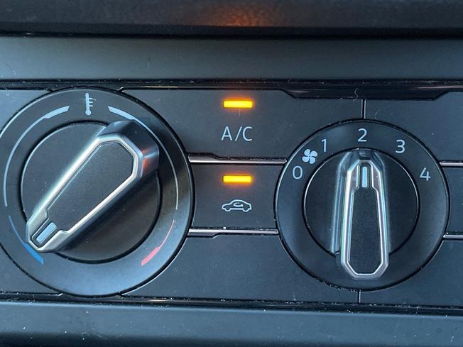 VOLKSWAGEN Polo Photo 47