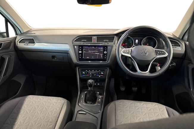 VOLKSWAGEN Tiguan Photo 10