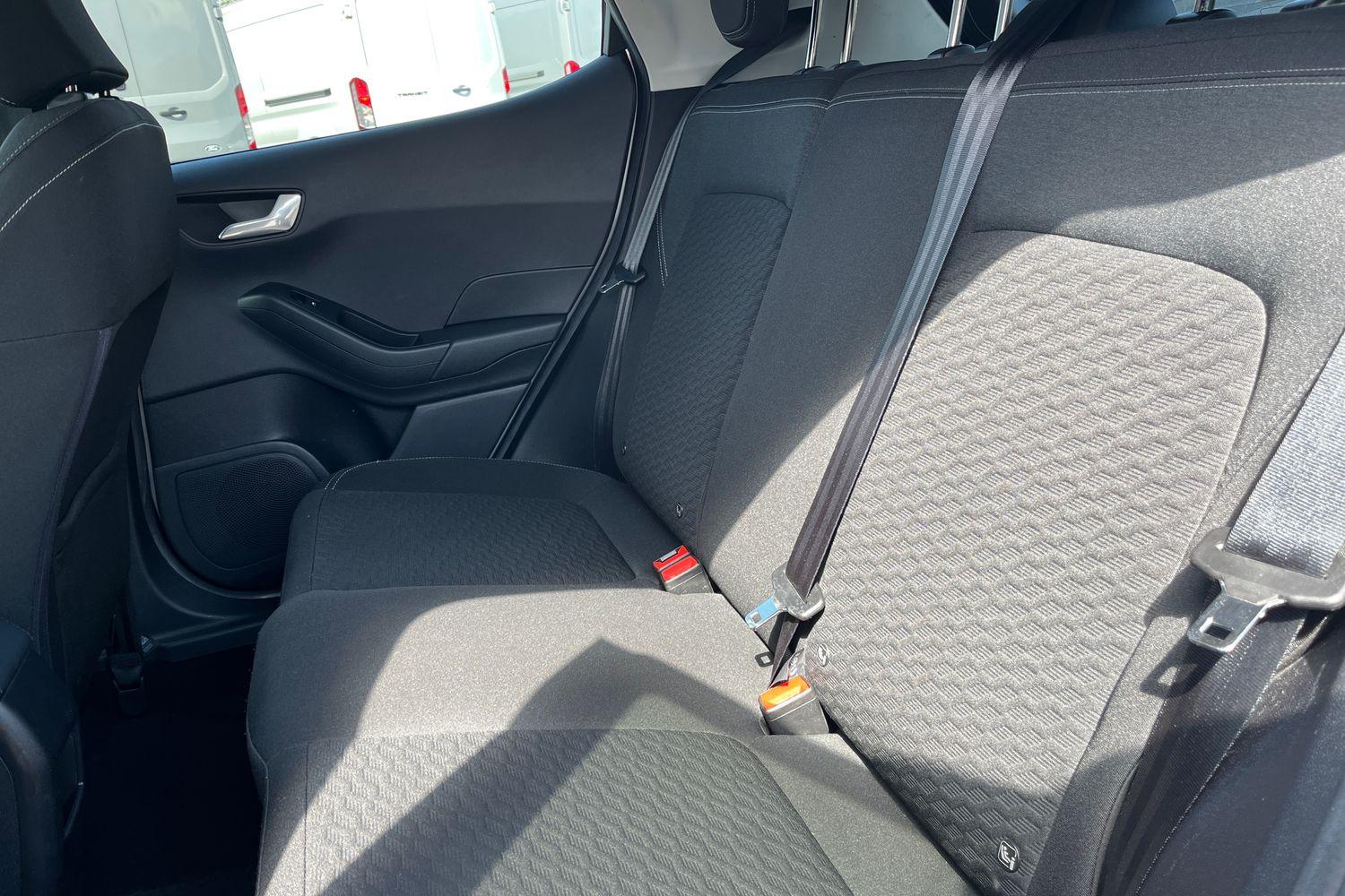 Ford FIESTA Photo 19