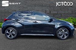 TOYOTA Yaris Photo 4