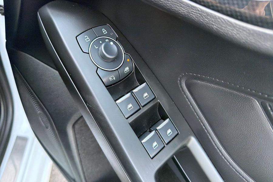 Ford FOCUS Photo autoimg-3df5b1f7b12a566ebcba64d2cf9c7dd627215b15.jpg