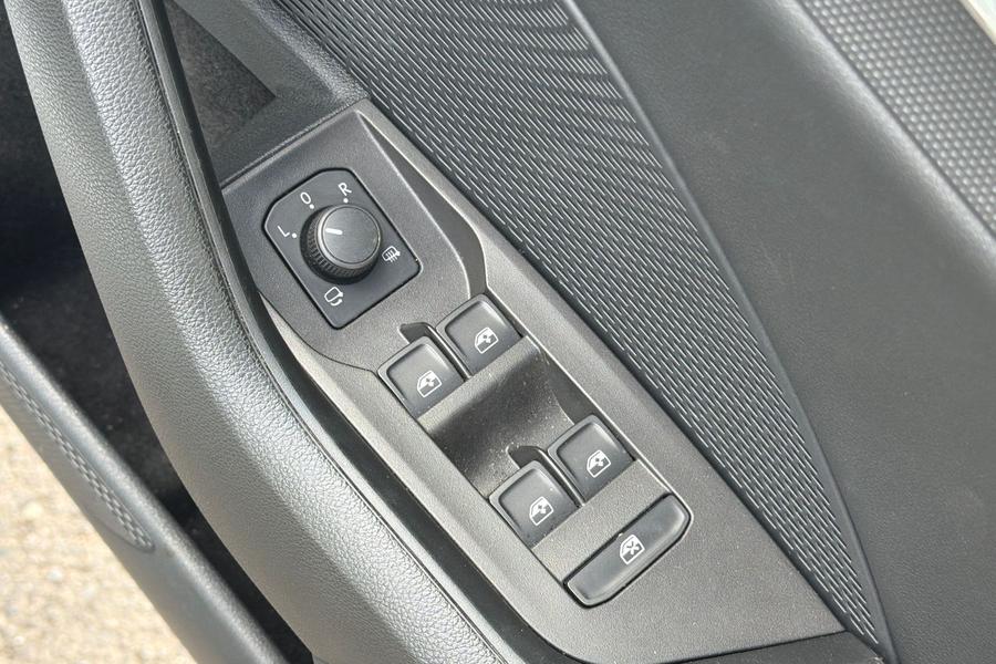 Skoda OCTAVIA Photo autoimg-3e029265bea219161db5cbbe324bfb1ff80fb480.jpg