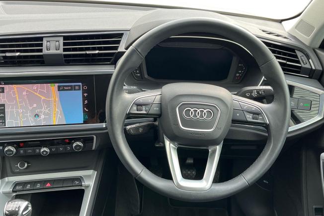 AUDI Q3 Photo 11