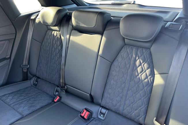 Audi Q4 Photo 10