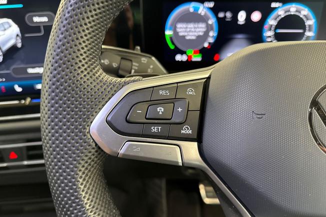 VOLKSWAGEN Tiguan Photo 16
