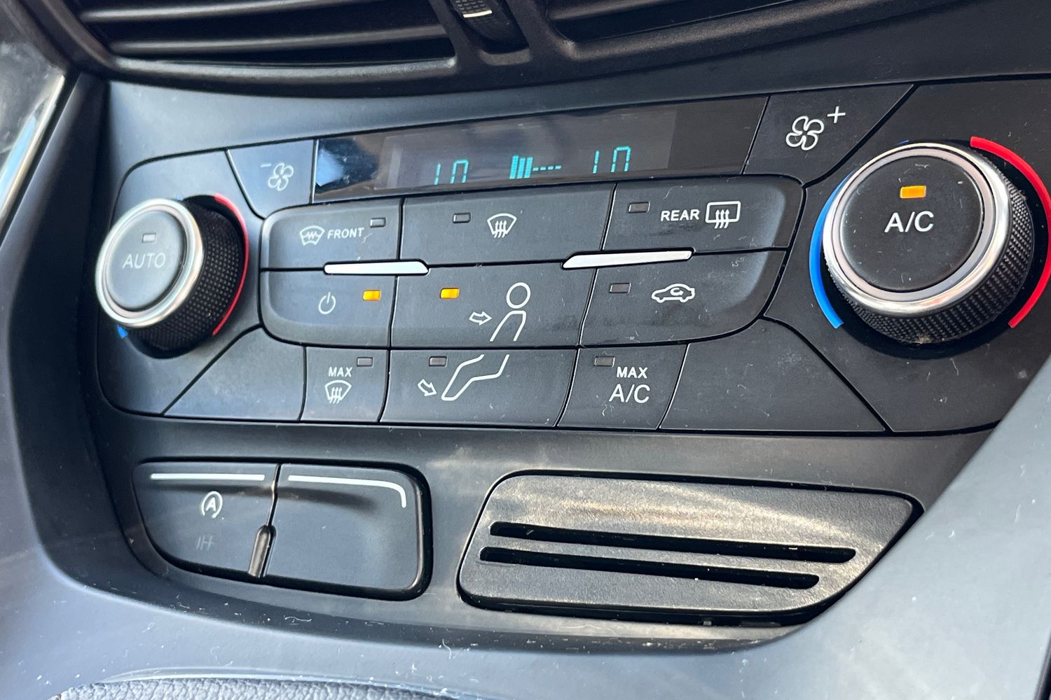 Ford KUGA Photo 24