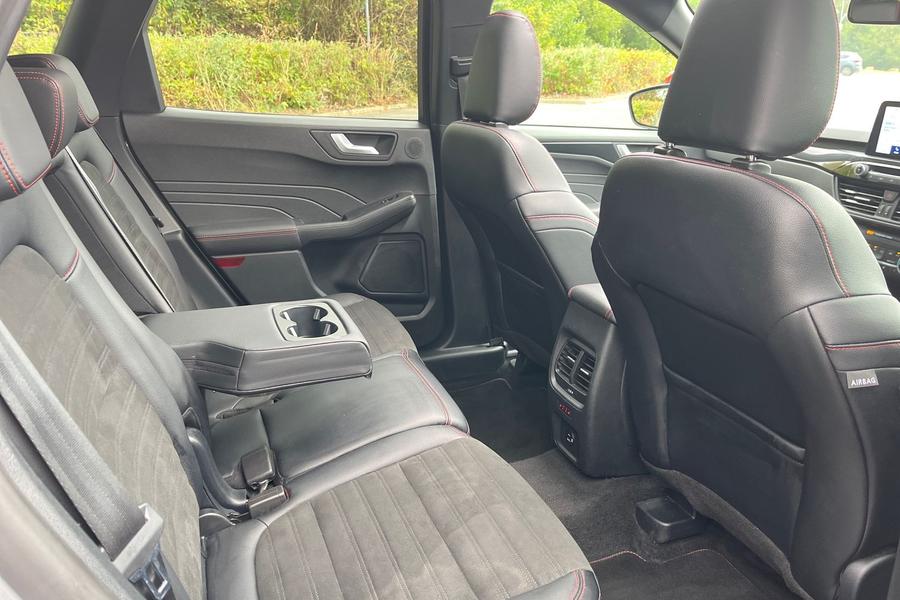 Ford Kuga Photo autoimg-3e1182e80f1f529e6d4aa7f2437283e48a48d813.jpg