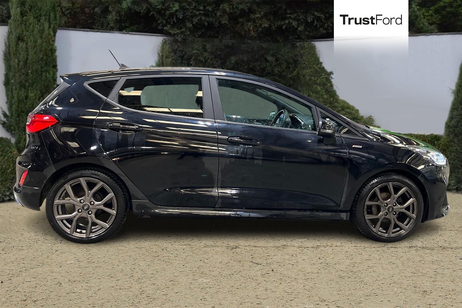 Ford FIESTA Photo 2