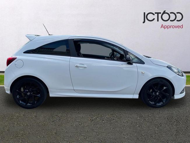 VAUXHALL Corsa Photo 4
