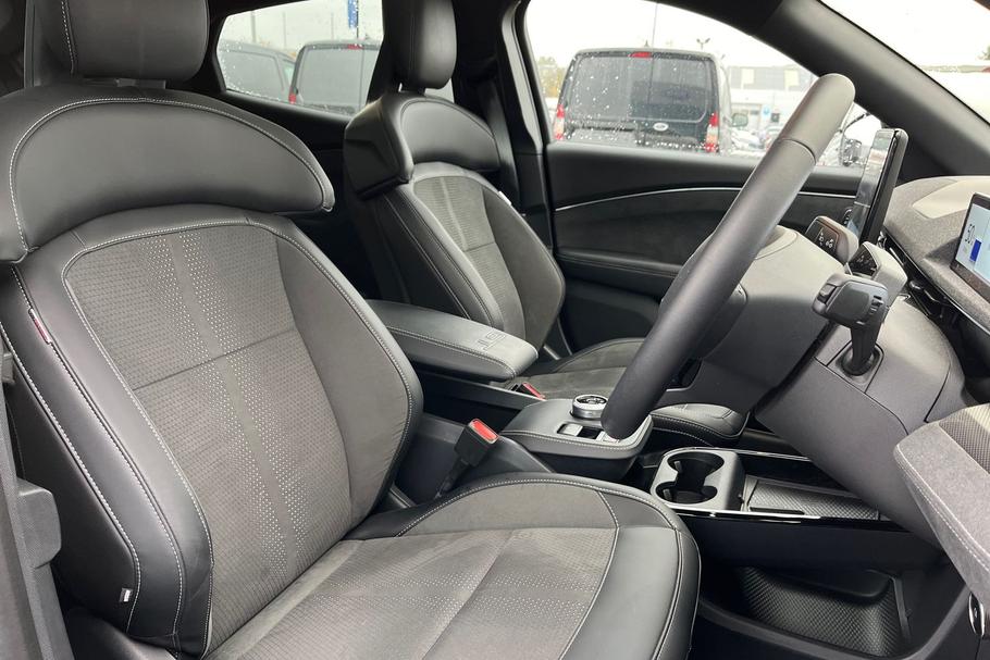 Ford MUSTANG MACHE 2024 Frozen White £47,000 Aberdeen TrustFord